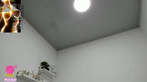 Miah Collins online show from November 2025 11:33:02 AM