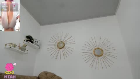 Miah Collins online show from December 2025 07:09:01 PM