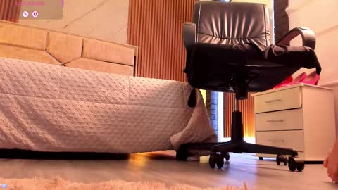 Miah  Sens online show from November 2025 04:23:01 AM