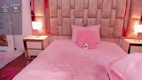 MIAISABELL21 online show from February 2025 02:43:02 PM