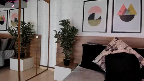 Mia  online show from October 2025 03:40:01 AM