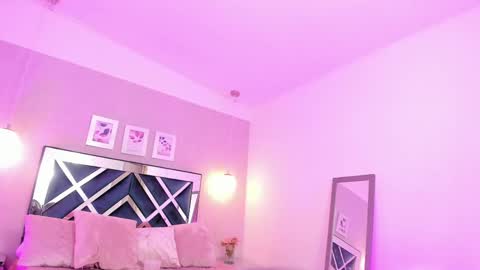 Mia Khalifa online show from March 2025 05:49:02 PM