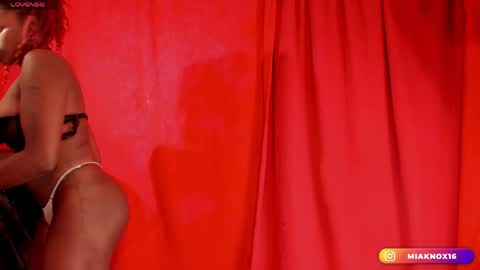 Snapshot of miaknox chatting on May 2026 12:05:01 AM Mia online show from May 2026 12:05:01 AM