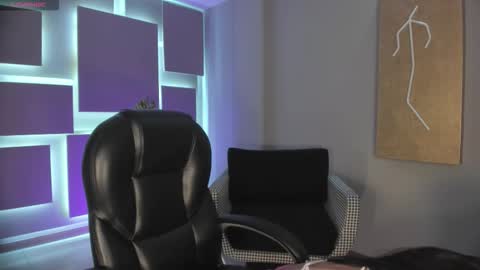 Call me Mia  online show from November 2025 07:23:01 PM