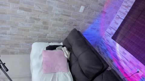 Mia online show from December 2024 01:18:02 AM