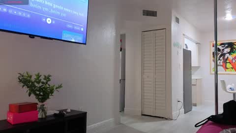 Snapshot of miamiworld chatting on May 2026 08:30:01 AM MiamiWorld online show from May 2026 08:30:01 AM