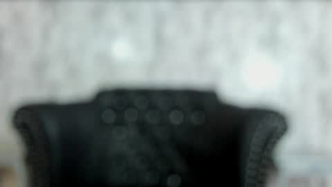 Snapshot of miamontoya chatting on January 2025 03:46:01 PM Mia -5 7001400 Follow online show from January 2025 03:46:01 PM