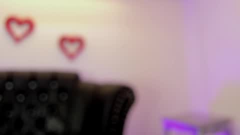 Snapshot of miamontoya chatting on February 2025 11:54:02 PM Mia -5 7001400 Follow online show from February 2025 11:54:02 PM