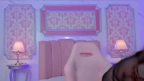 Snapshot of miamontoya chatting on March 2025 12:50:02 PM Mia -5 7001400 Follow online show from March 2025 12:50:02 PM