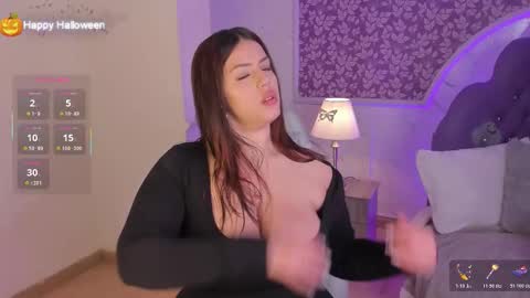 Mia   -5 7001400 Follow  online show from November 2025 01:23:01 PM