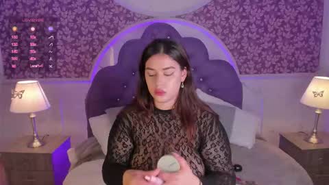 Mia   -5 7001400 Follow  online show from November 2025 01:25:02 PM