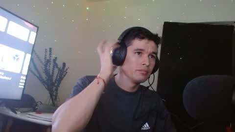 Snapshot of miaou_miaou chatting on January 2025 08:33:02 PM miaou_miaou online show from January 2025 08:33:02 PM