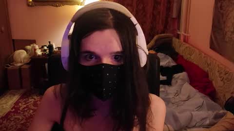 Snapshot of miaowhowl chatting on November 2025 06:18:02 PM Kristien online show from November 2025 06:18:02 PM