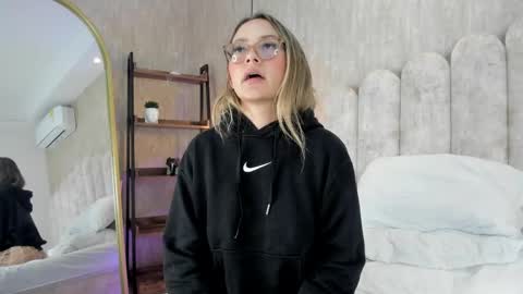 MIA online show from April 2026 01:42:02 AM