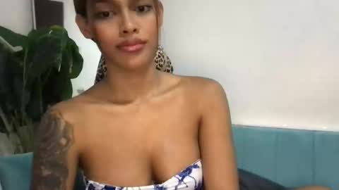 Mia online show from September 2025 02:52:02 PM