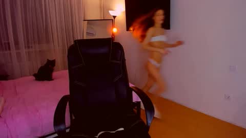 Mia online show from March 2026 06:02:02 PM