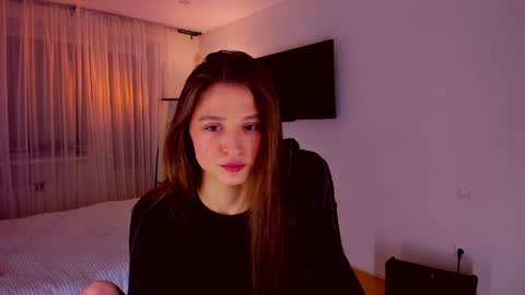 Mia online show from April 2026 07:36:02 PM