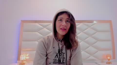 Snapshot of miaqueen021 chatting on January 2025 12:18:01 PM Sweetie Mia online show from January 2025 12:18:01 PM