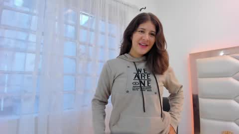 Snapshot of miaqueen021 chatting on January 2025 12:13:01 PM Sweetie Mia online show from January 2025 12:13:01 PM