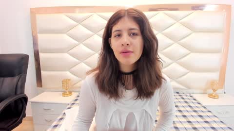 Snapshot of miaqueen021 chatting on February 2025 12:26:02 PM Sweetie Mia online show from February 2025 12:26:02 PM