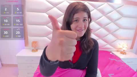 Snapshot of miaqueen021 chatting on March 2025 12:23:01 PM Sweetie Mia online show from March 2025 12:23:01 PM