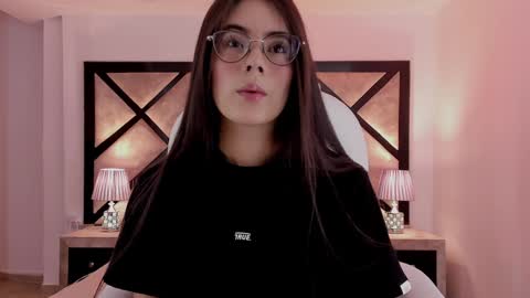 Mia online show from January 2025 07:24:01 PM