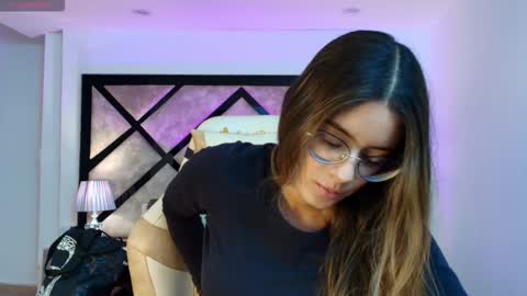 Mia online show from February 2026 07:10:01 PM