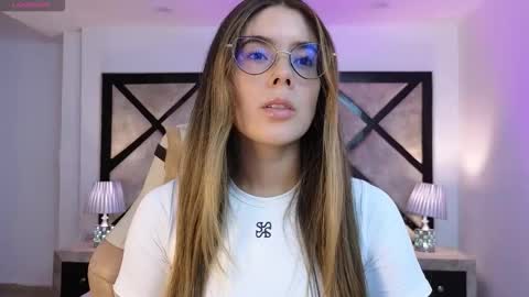 Mia online show from March 2026 07:42:02 PM