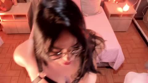 Mia online show from March 2025 07:49:02 PM