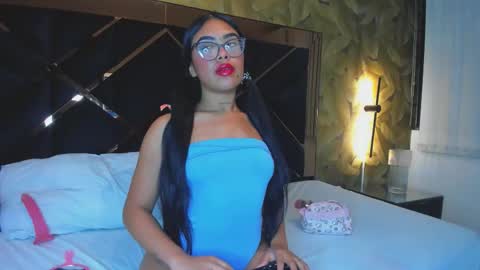 Mia Thompson online show from December 2025 05:37:02 AM