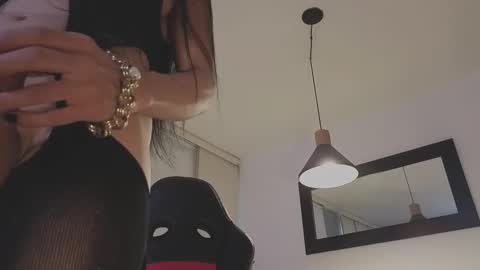 Mia online show from March 2026 09:31:02 PM