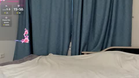 Mia online show from November 2025 05:40:02 AM