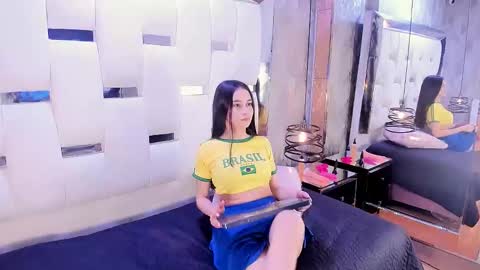 Snapshot of miawatson1 chatting on November 2025 12:28:02 PM Mia Watson online show from November 2025 12:28:02 PM