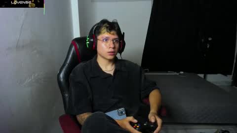 michael independent model  online show from November 2025 01:28:02 AM