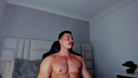 Michael online show from November 2025 04:46:01 AM