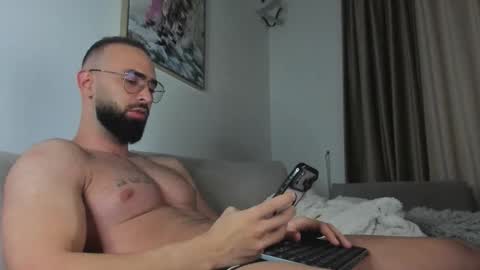 Snapshot of michaelevansx chatting on January 2026 10:45:01 PM MichaelEvansx online show from January 2026 10:45:01 PM