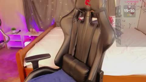 Snapshot of michel_momsen chatting on July 2026 01:06:02 PM Michel online show from July 2026 01:06:02 PM