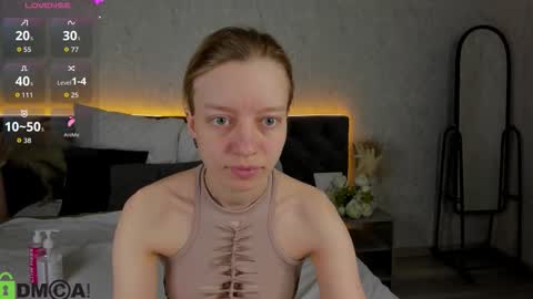 Snapshot of michelle_blond chatting on February 2026 09:01:02 AM michelle_blond online show from February 2026 09:01:02 AM