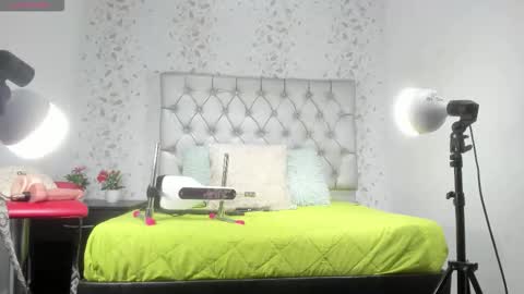 michelle perla online show from October 2025 06:56:01 PM