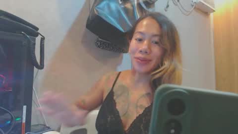 michelle_ux online show from November 2025 01:43:01 PM