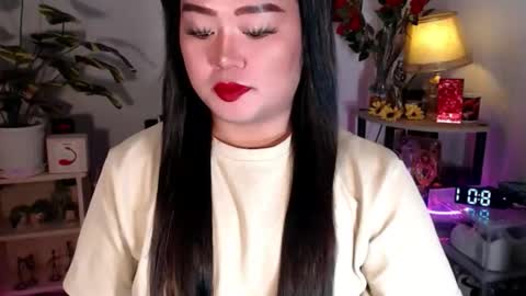 Snapshot of michellechannelxxx chatting on October 2025 12:00:02 PM Michelle online show from October 2025 12:00:02 PM