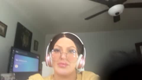 Snapshot of michelletobat69 chatting on February 2026 10:40:01 AM Urbaybee23 online show from February 2026 10:40:01 AM