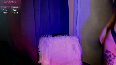 Snapshot of michellevelour chatting on May 2026 05:09:02 PM Michelle online show from May 2026 05:09:02 PM