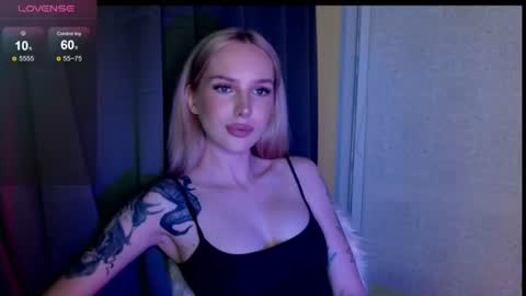 Snapshot of michellevelour chatting on June 2026 05:52:01 PM Michelle online show from June 2026 05:52:01 PM