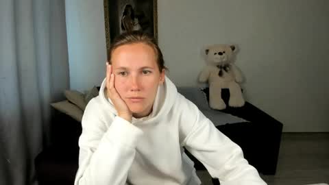 Snapshot of michellewoitsik chatting on May 2026 03:58:02 AM Michelle online show from May 2026 03:58:02 AM