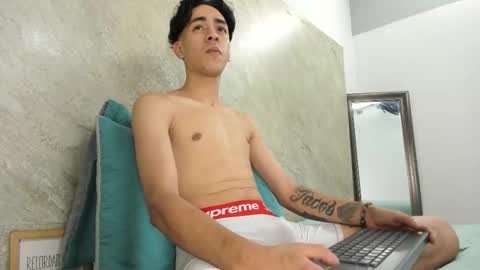 mick_lollipopp online show from March 2026 07:41:01 PM