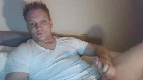 mickkxl online show from January 2025 08:36:01 PM