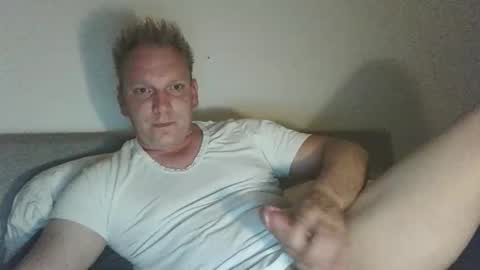 mickkxl online show from October 2025 07:54:01 PM