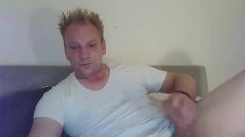 mickkxl online show from October 2025 07:03:01 PM