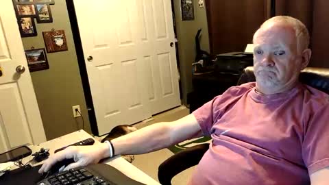 midwestdad09 online show from April 2026 01:32:01 AM